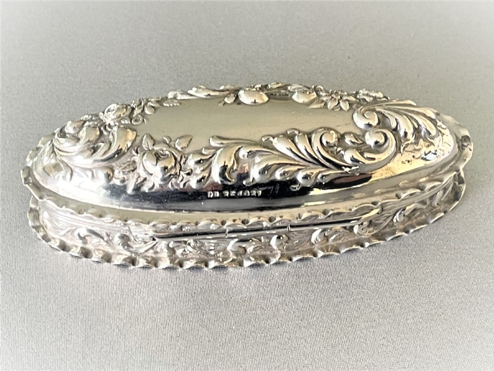 An Edwardian Chester silver small trinket box View VI
