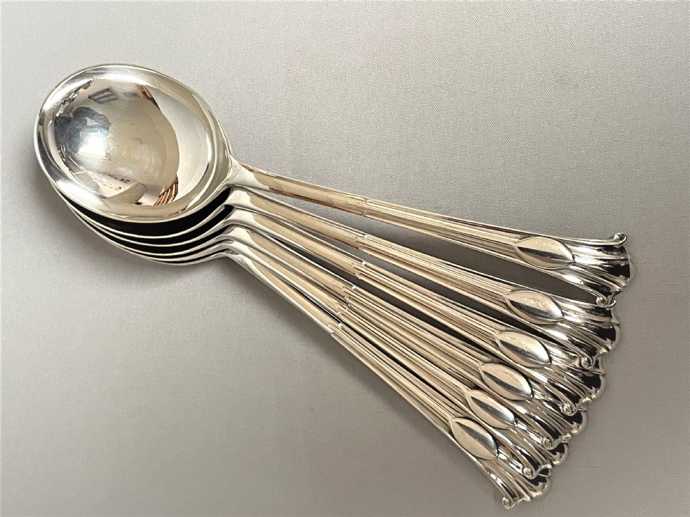 A Good Set Of 6 Silver Onslow Pattern Soup Spoons
