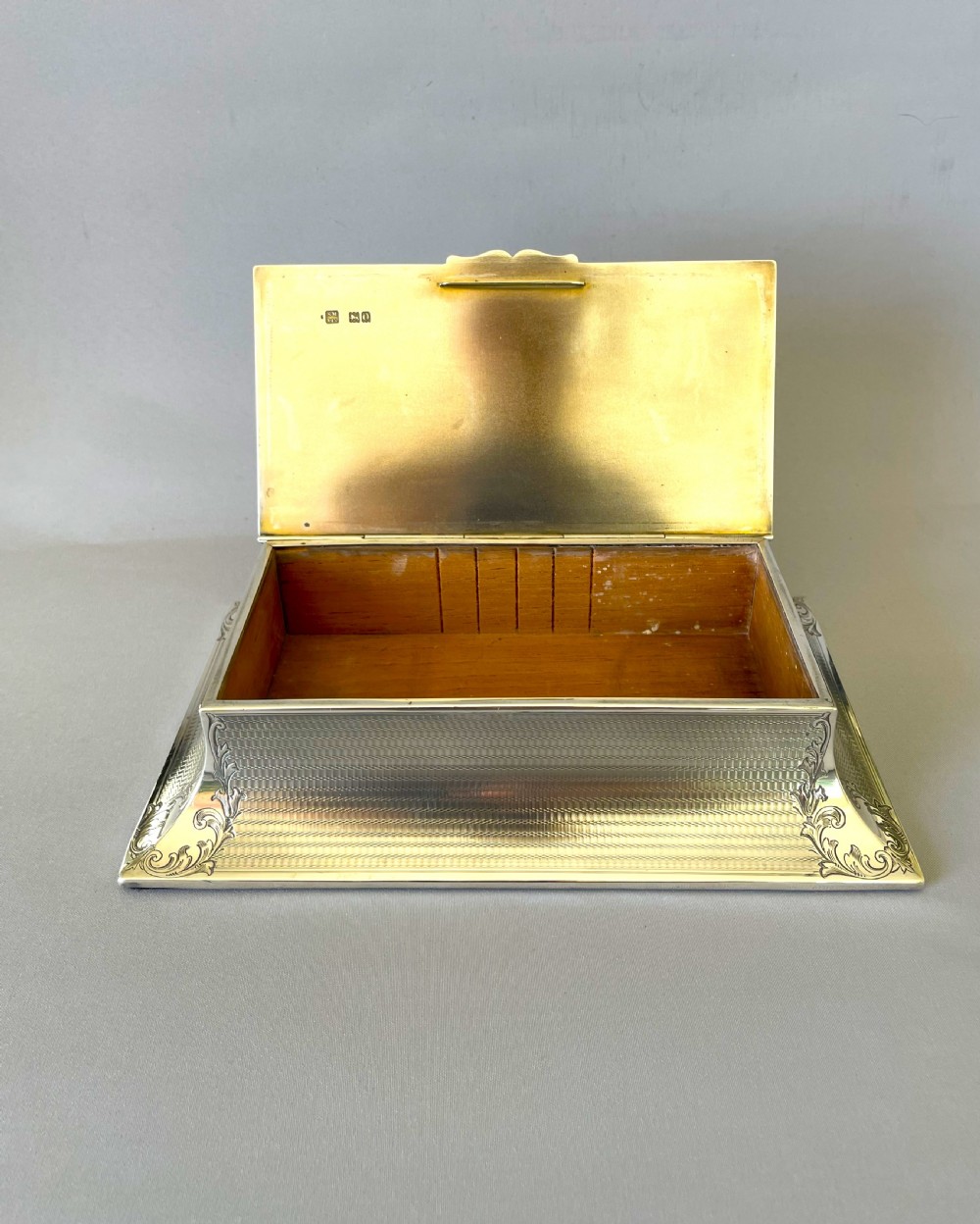 A magnificent Edwardian Sampson Morden large silver cigar box View V