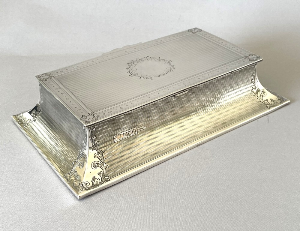 A magnificent Edwardian Sampson Morden large silver cigar box View IX