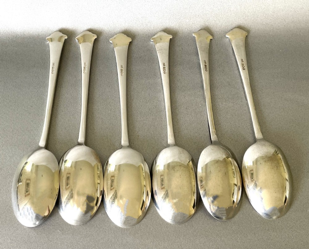 A quality set of 6 Onslow patter silver dessert spoons View IV