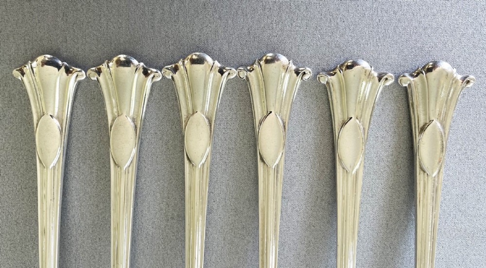 A handsome set of 6 Onslow pattern silver dessert forks View II