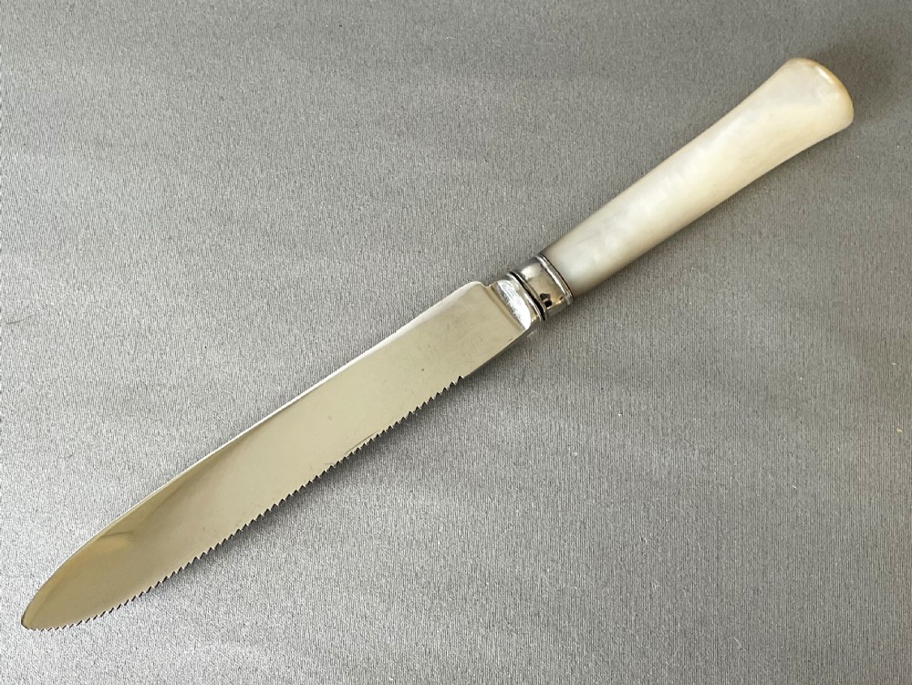 A stylish silver & mother-of-pearl cake knife View V