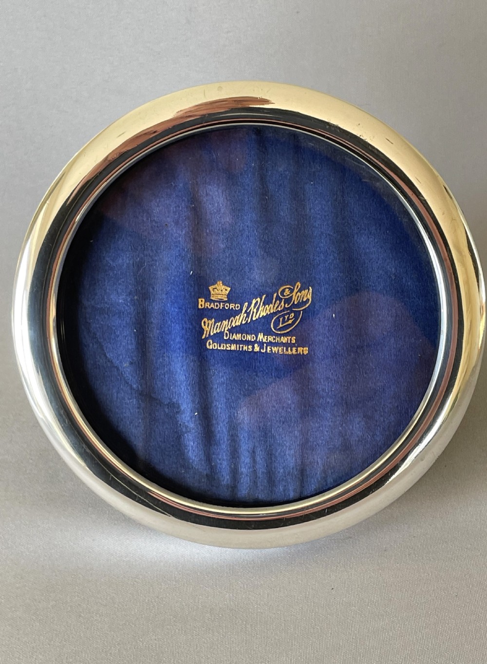 A fine William Comyns Victorian silver photo frame View II