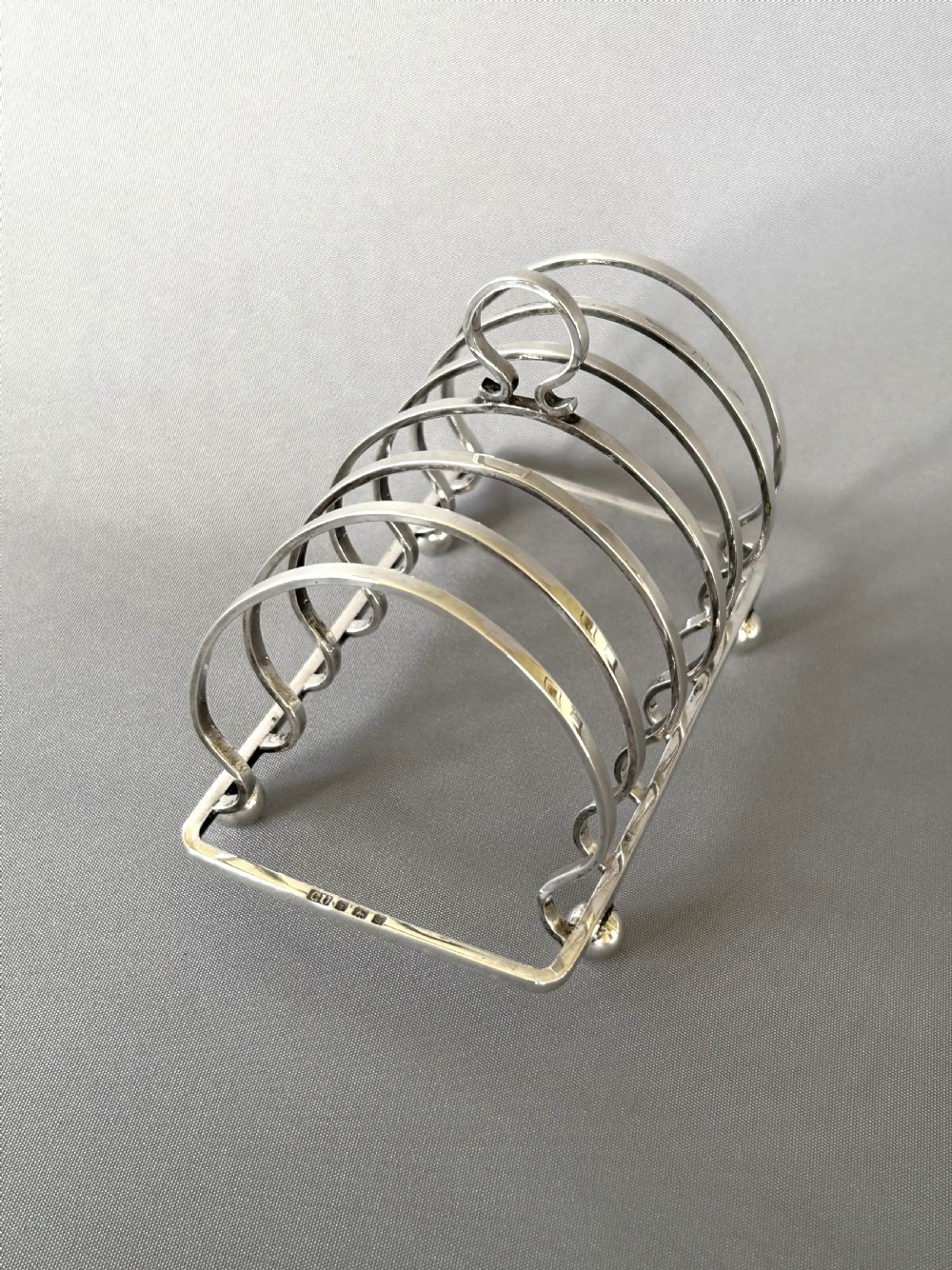 A handsome 6 slice silver toast rack View VI