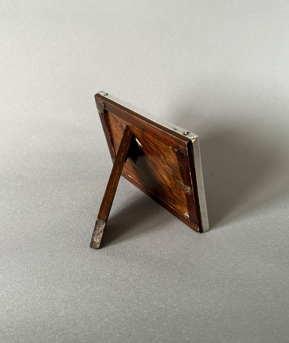 A charming landscape/portrait silver photo frame View III