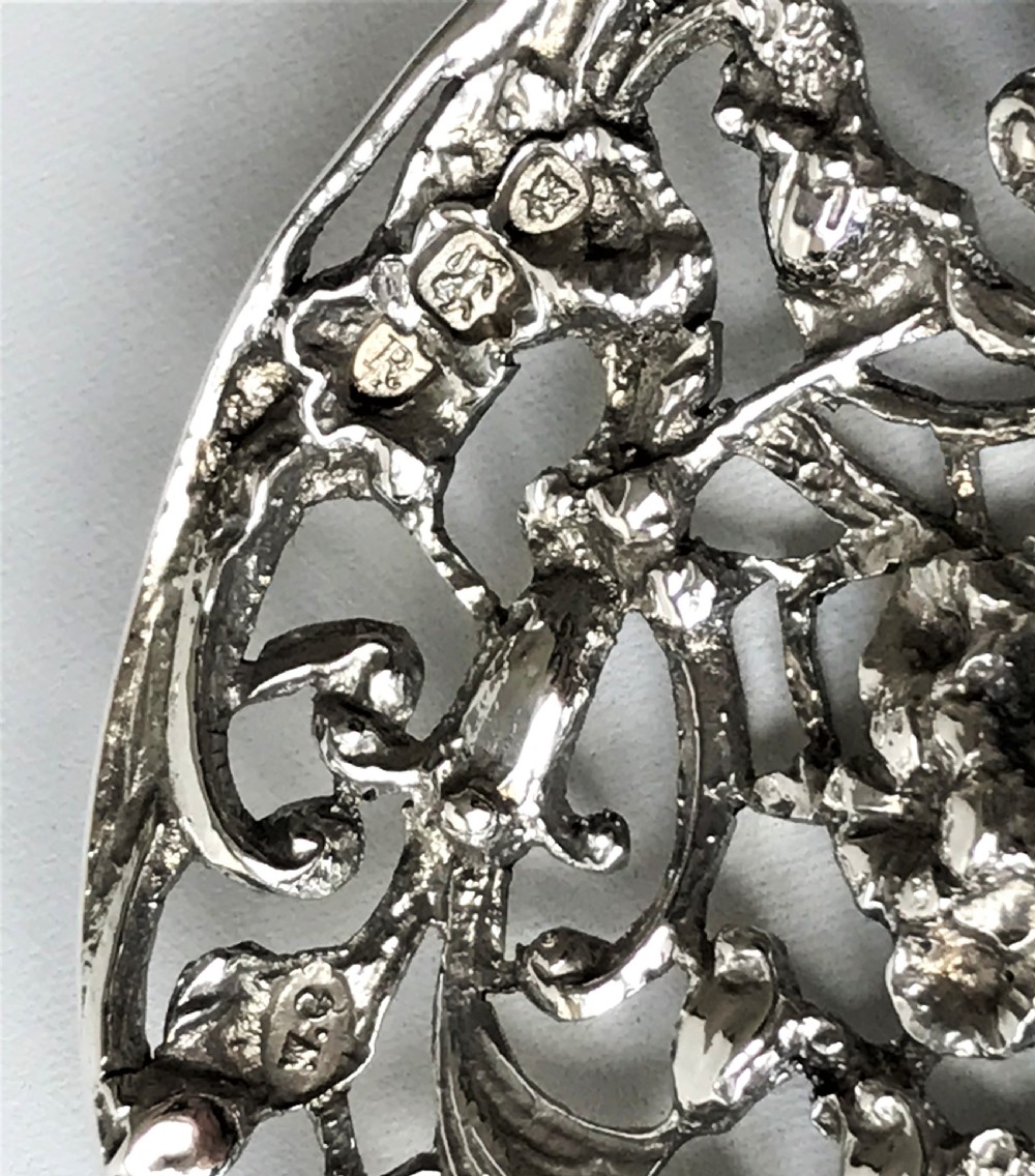 A lovely William Comyns Victorian cast silver bonbon spoon View VI