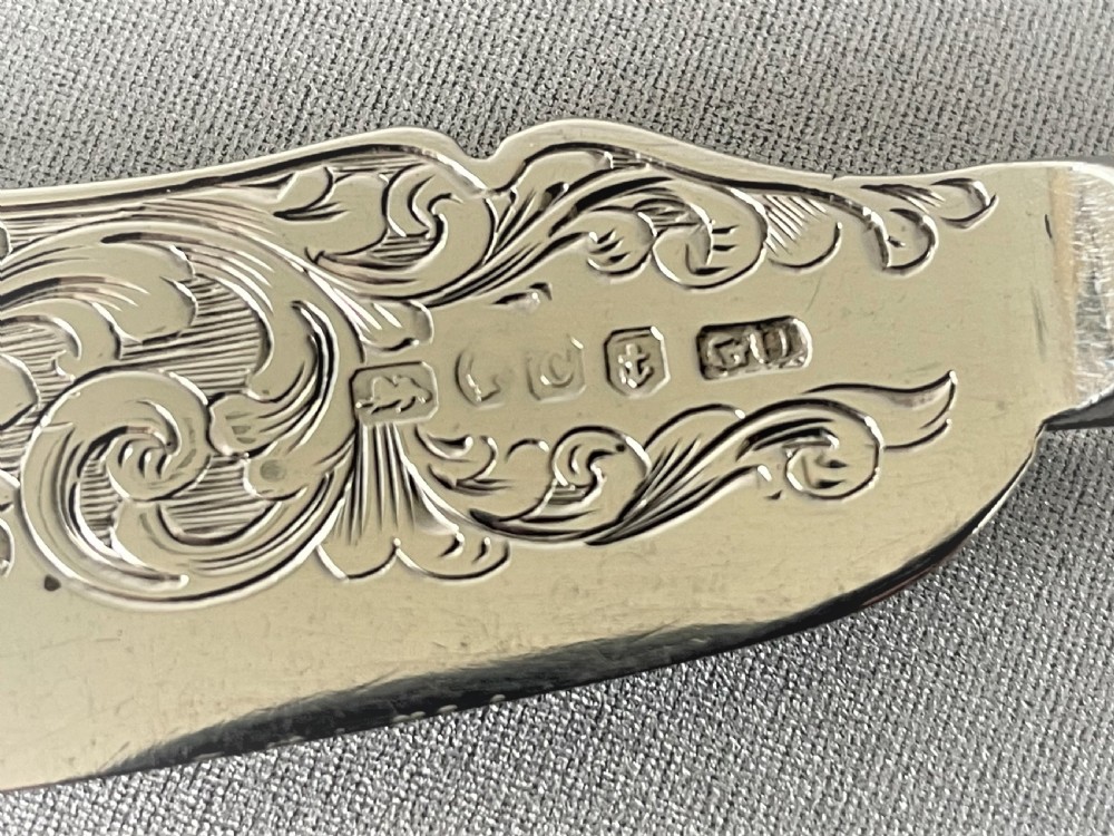 An early Victorian silver & mother-of-pearl butter knife View IV