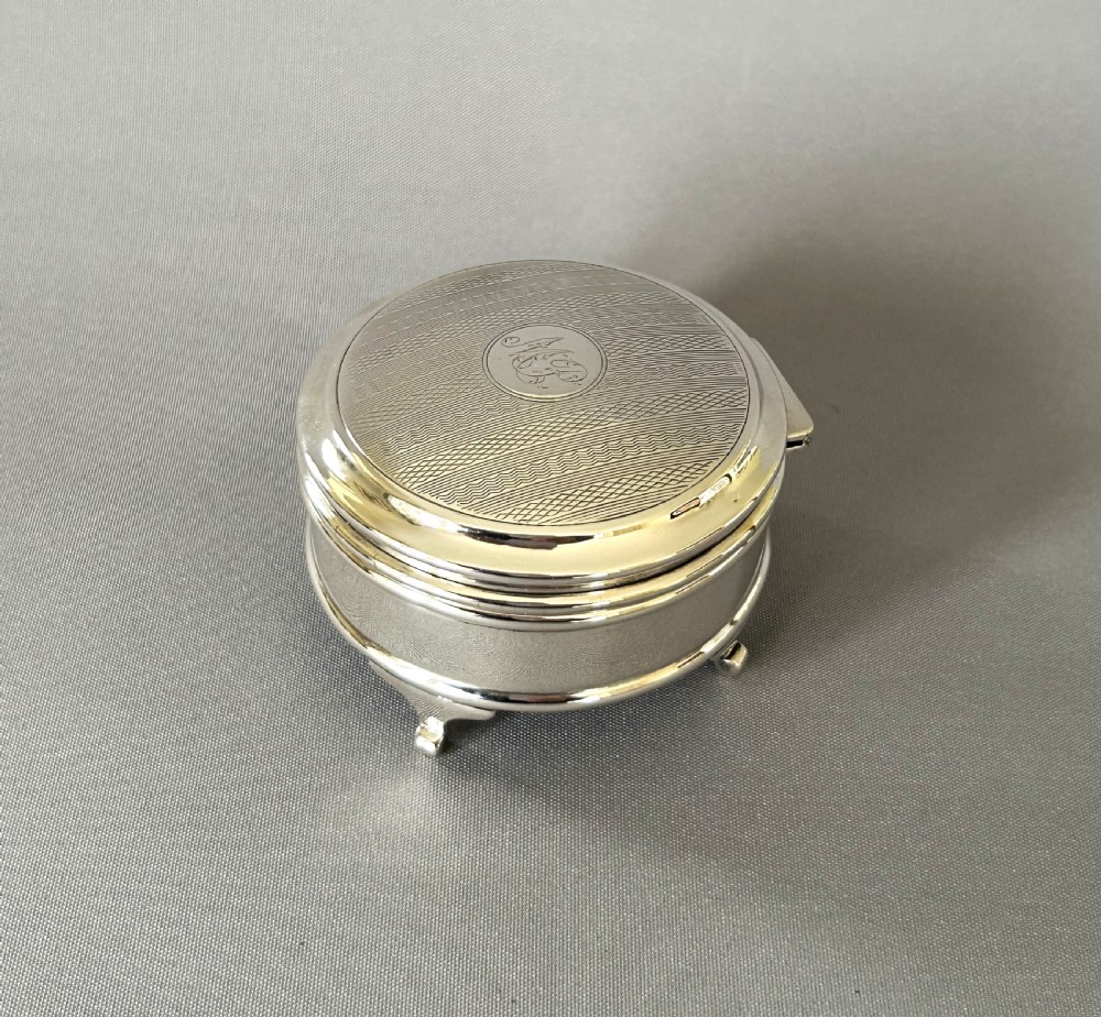 A handsome silver cuff links/trinket box View II