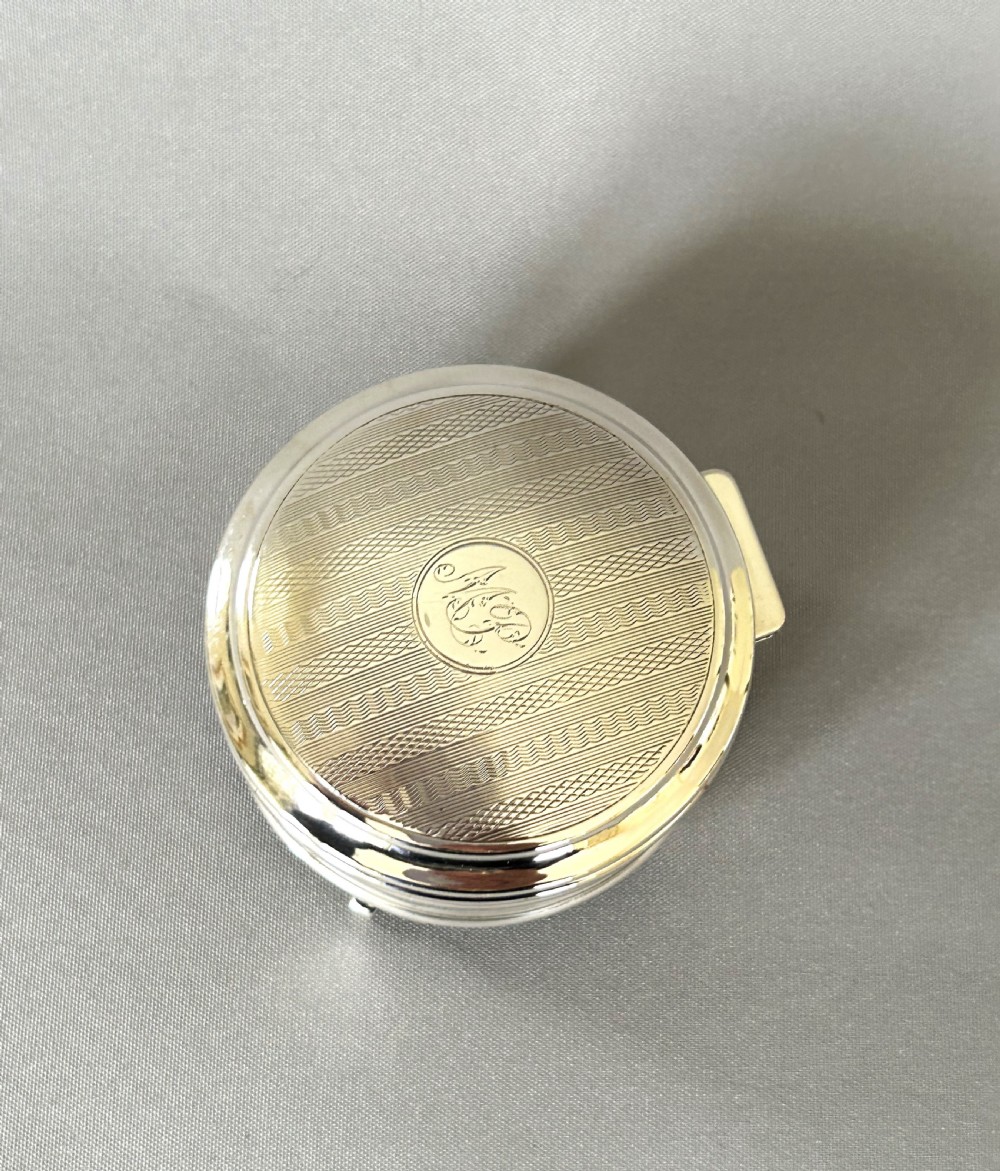 A handsome silver cuff links/trinket box View III