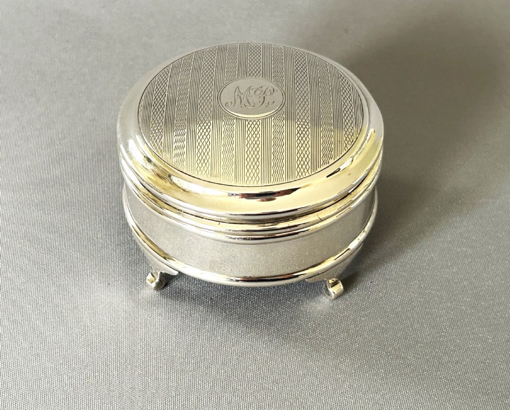 A handsome silver cuff links/trinket box View V