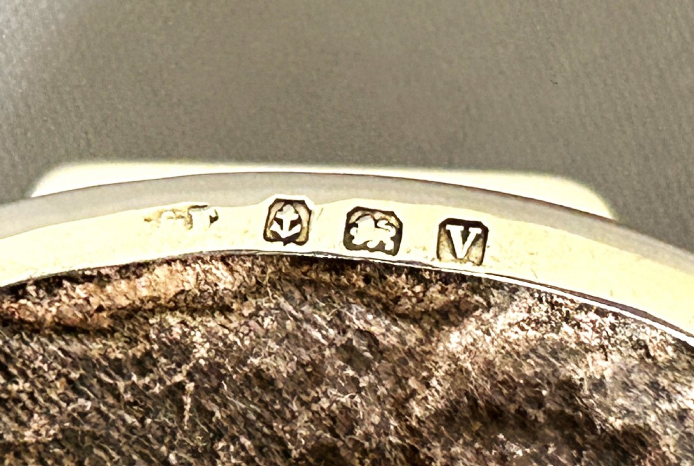 A handsome silver cuff links/trinket box View VIII