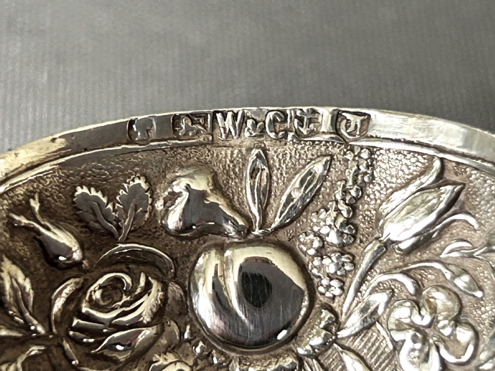 A gorgeous early Victorian silver caddy shovel View VII