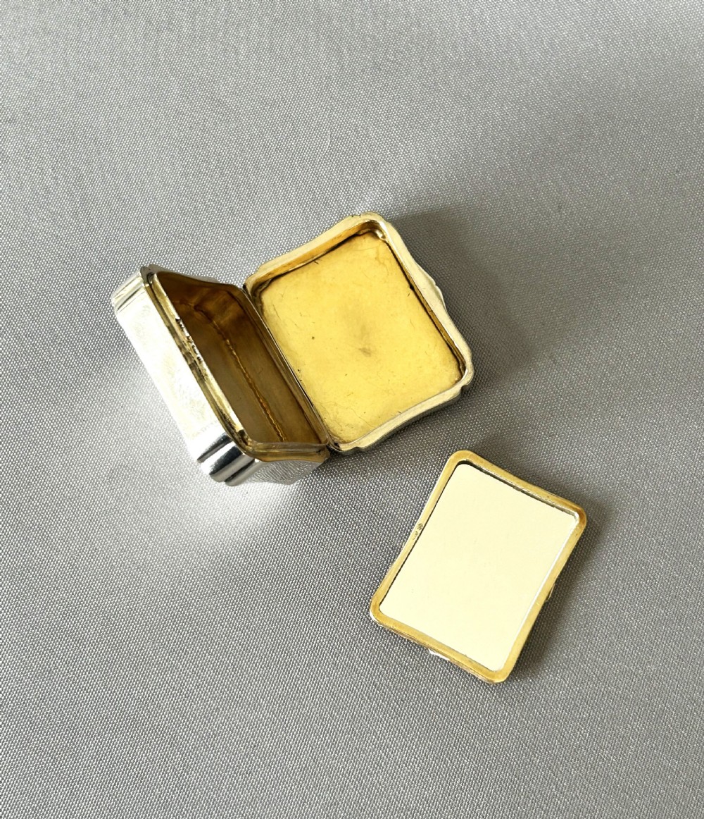 An exquisite silver & guilloche enamel pill box View VI