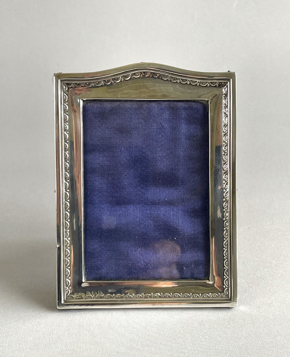 A charming George V small silver photo frame View II