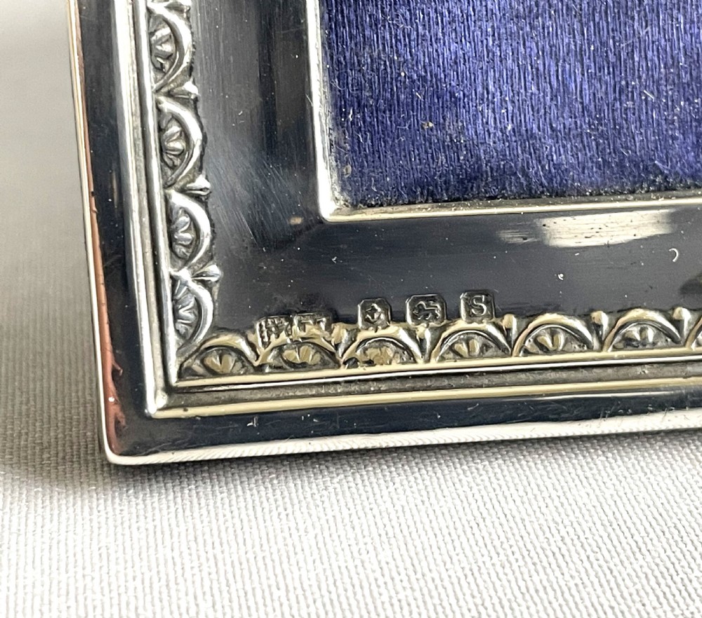 A charming George V small silver photo frame View V