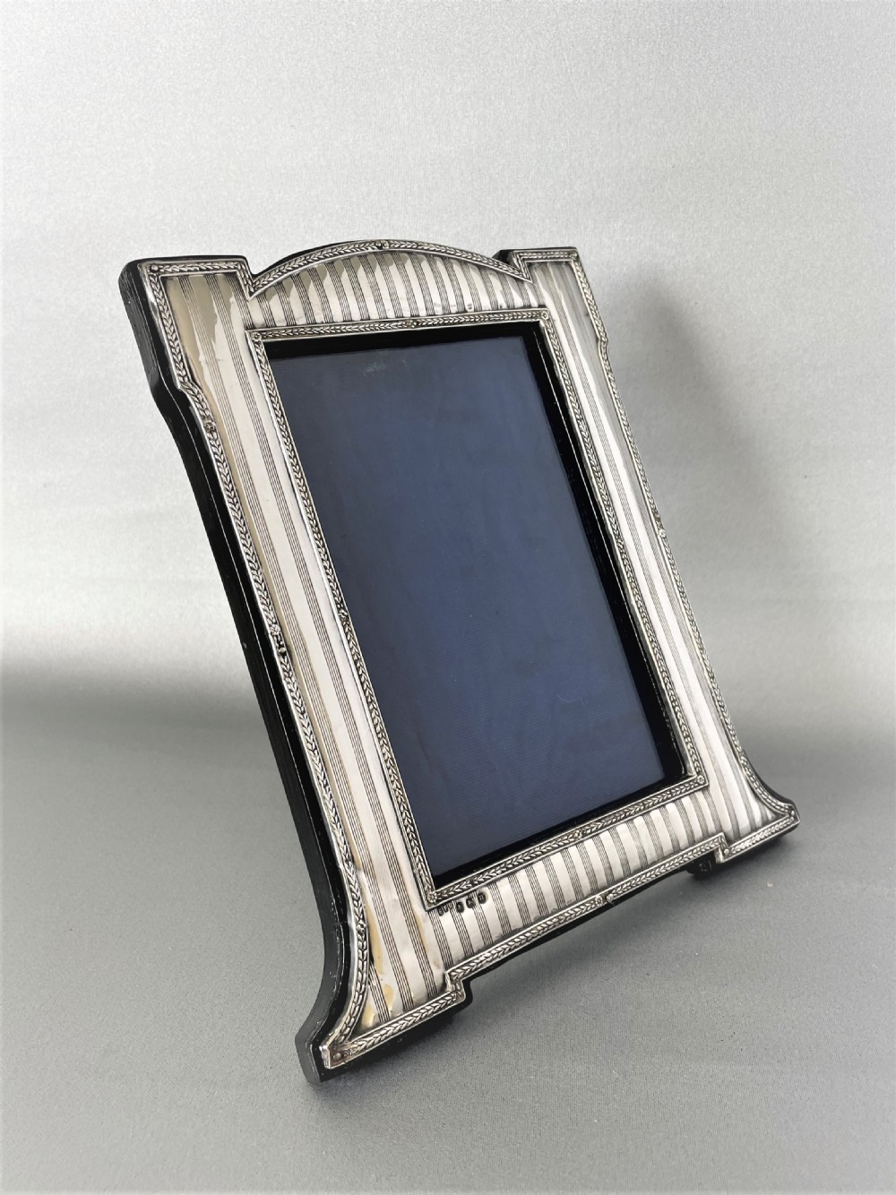 A handsome Art Deco silver photo frame