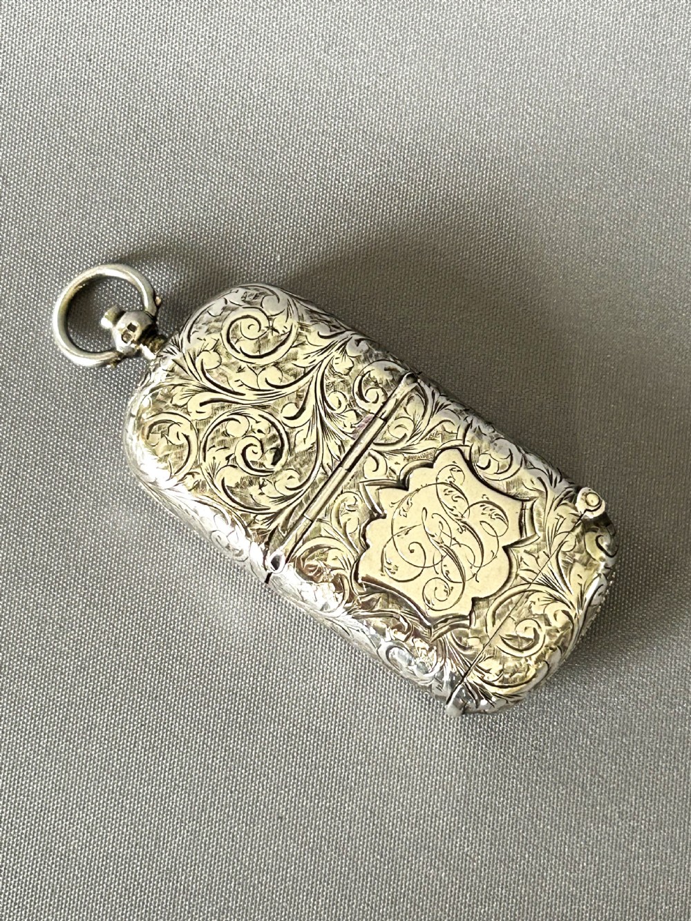A collectible Victorian silver sovereign case/vesta combo