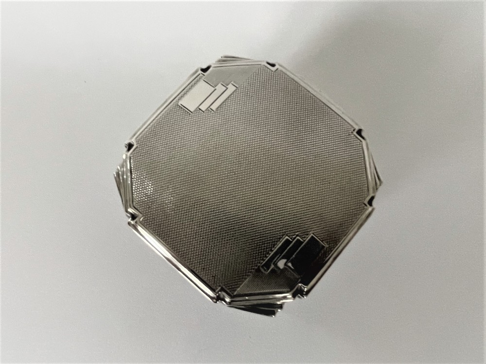 A stunning Art Deco silver cuff links/trinket box View III