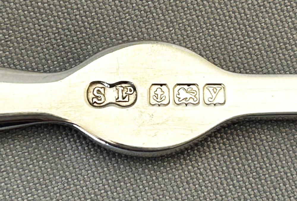 A rare set of 4 boxed silver crab picks View V
