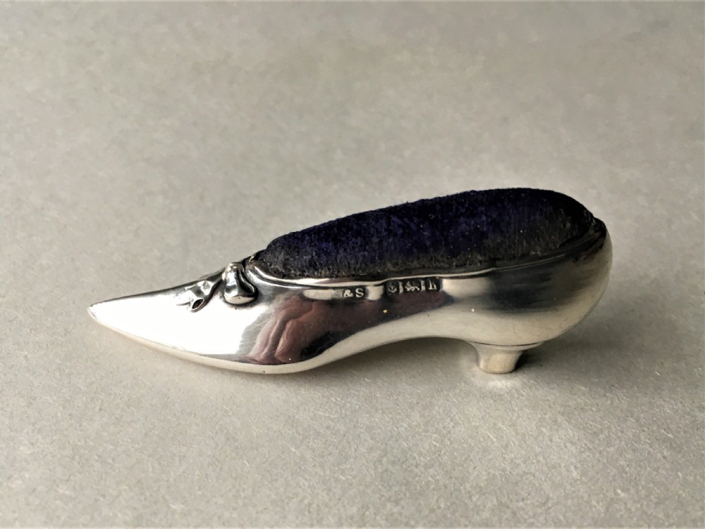 An unusual Edwardian silver shoe pin cushion