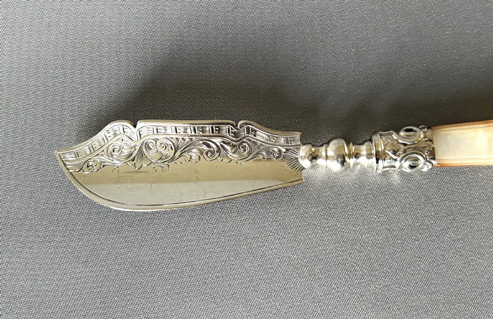 Early Victorian silver & mother-of-pearl butter knife View II