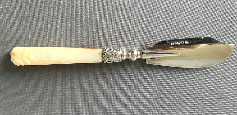 Early Victorian silver & mother-of-pearl butter knife View III