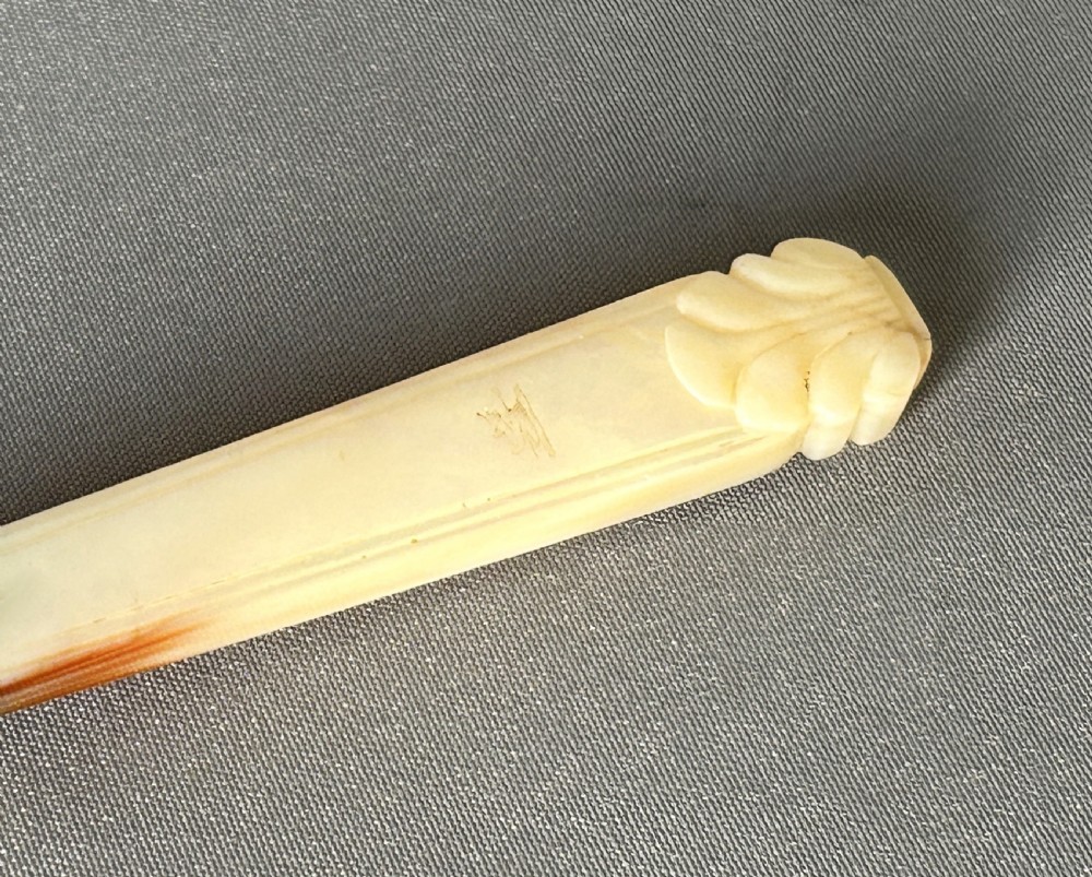 Early Victorian silver & mother-of-pearl butter knife View V