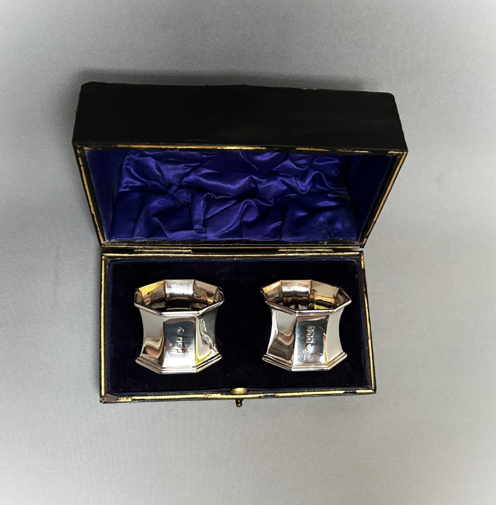 A superior pair of George v boxed silver napkin rings View II