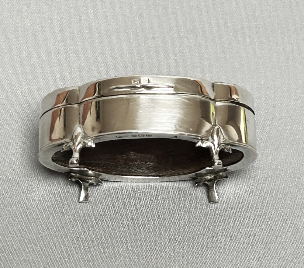 An exquisite silver & tortoiseshell trinket box View V