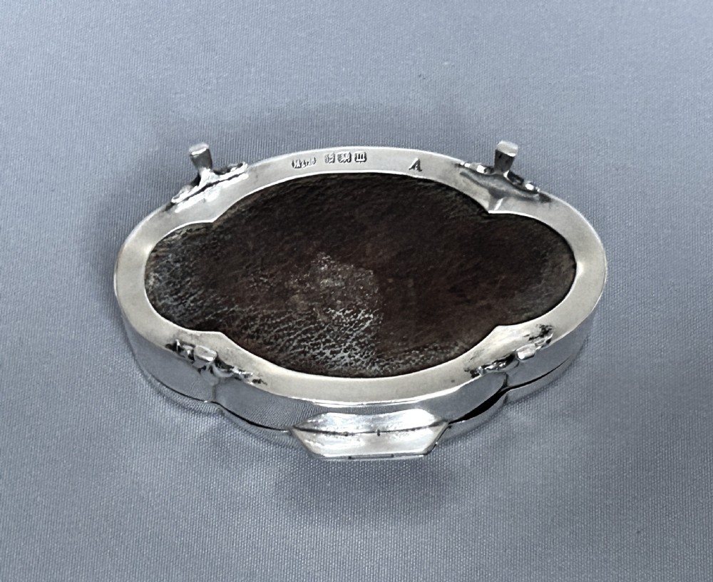 An exquisite silver & tortoiseshell trinket box View VII