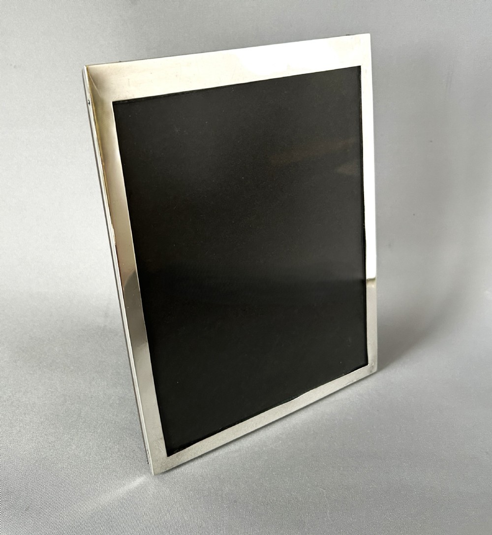 A large Art Deco period silver photo frame View IV