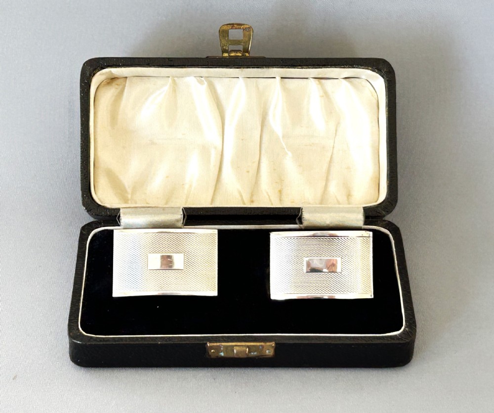 A stylish pair of Art Deco boxed silver napkin rings