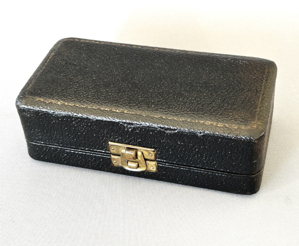 A stylish pair of Art Deco boxed silver napkin rings View VII