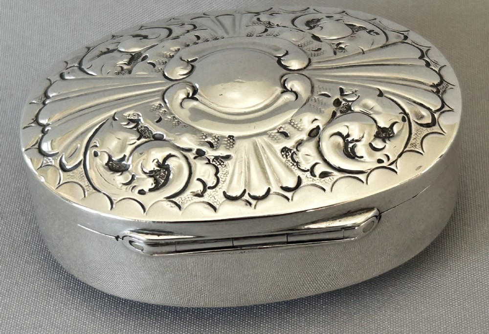 A gorgeous late Victorian silver gilt soap box View IV