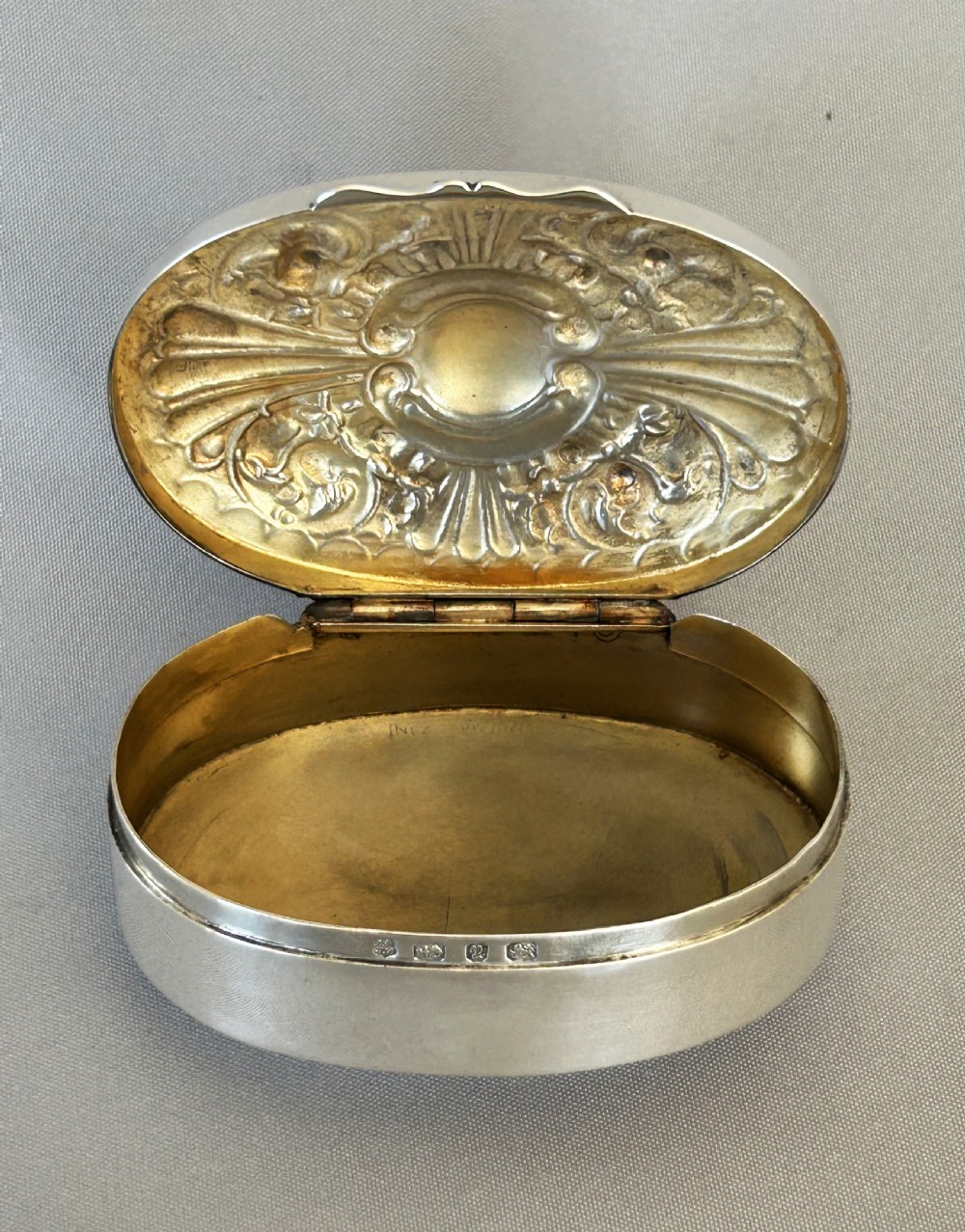 A gorgeous late Victorian silver gilt soap box View VI