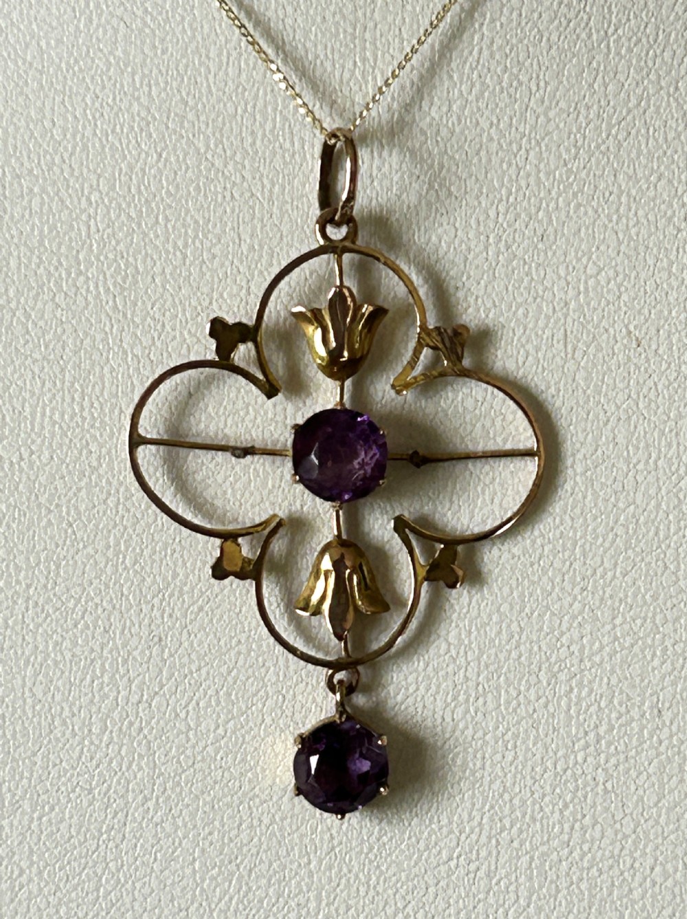 An exquisite Art Nouveau 9ct Gold & Amethyst Pendant Necklace View II