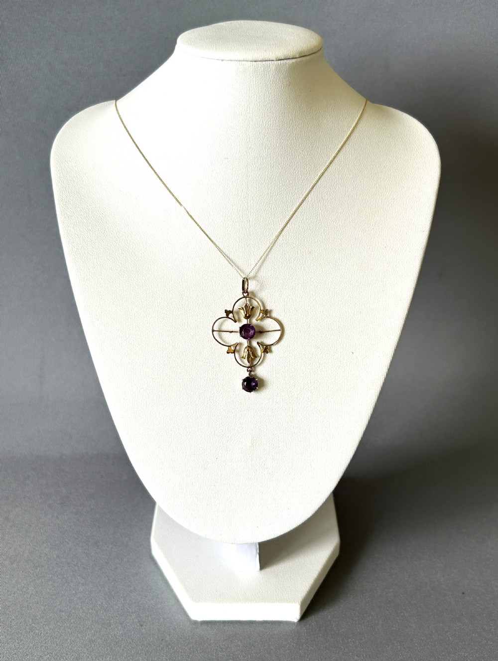 An exquisite Art Nouveau 9ct Gold & Amethyst Pendant Necklace View III