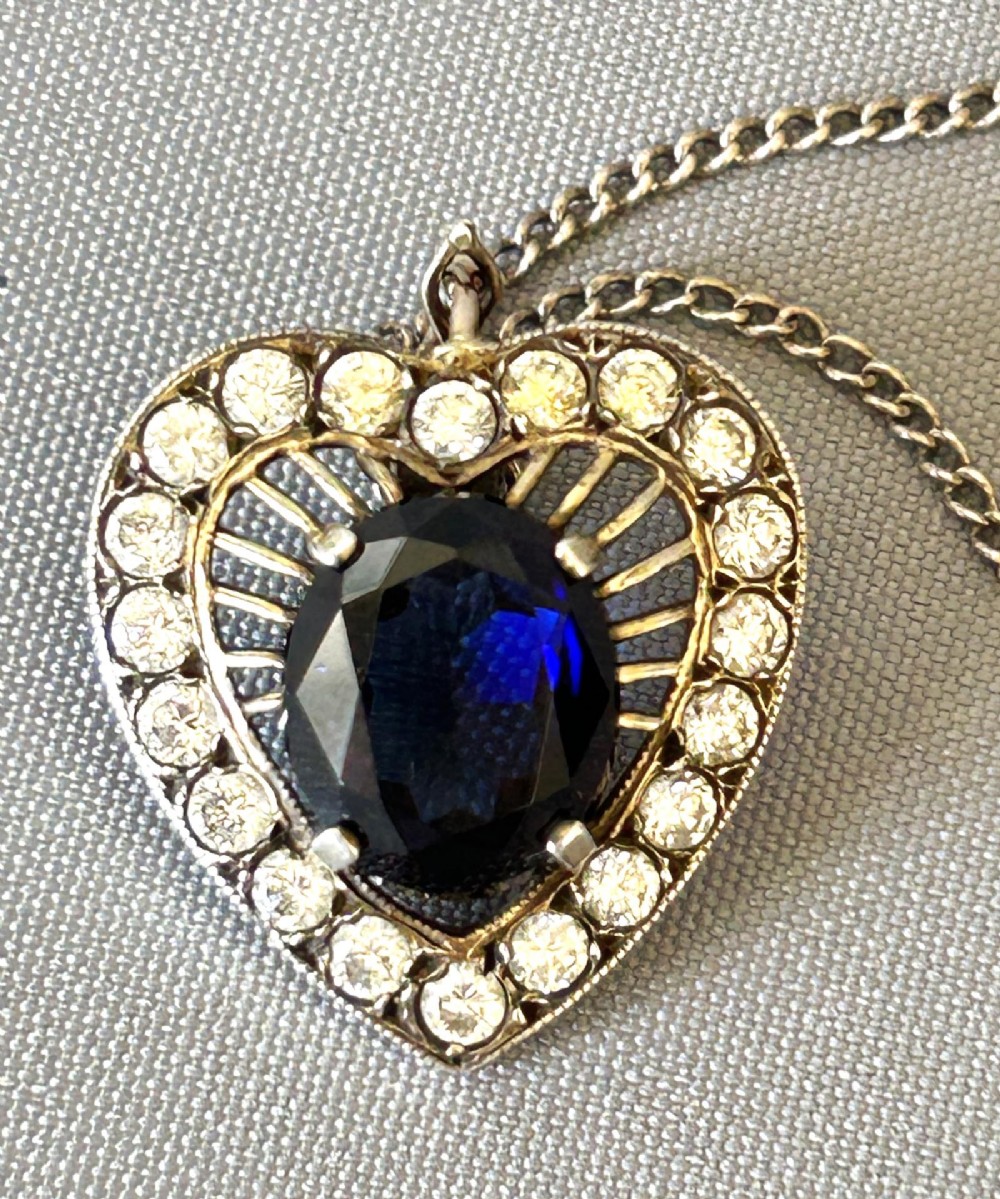 An Art Deco Heart Shaped Silver & Sapphire Glass Pendant Necklace