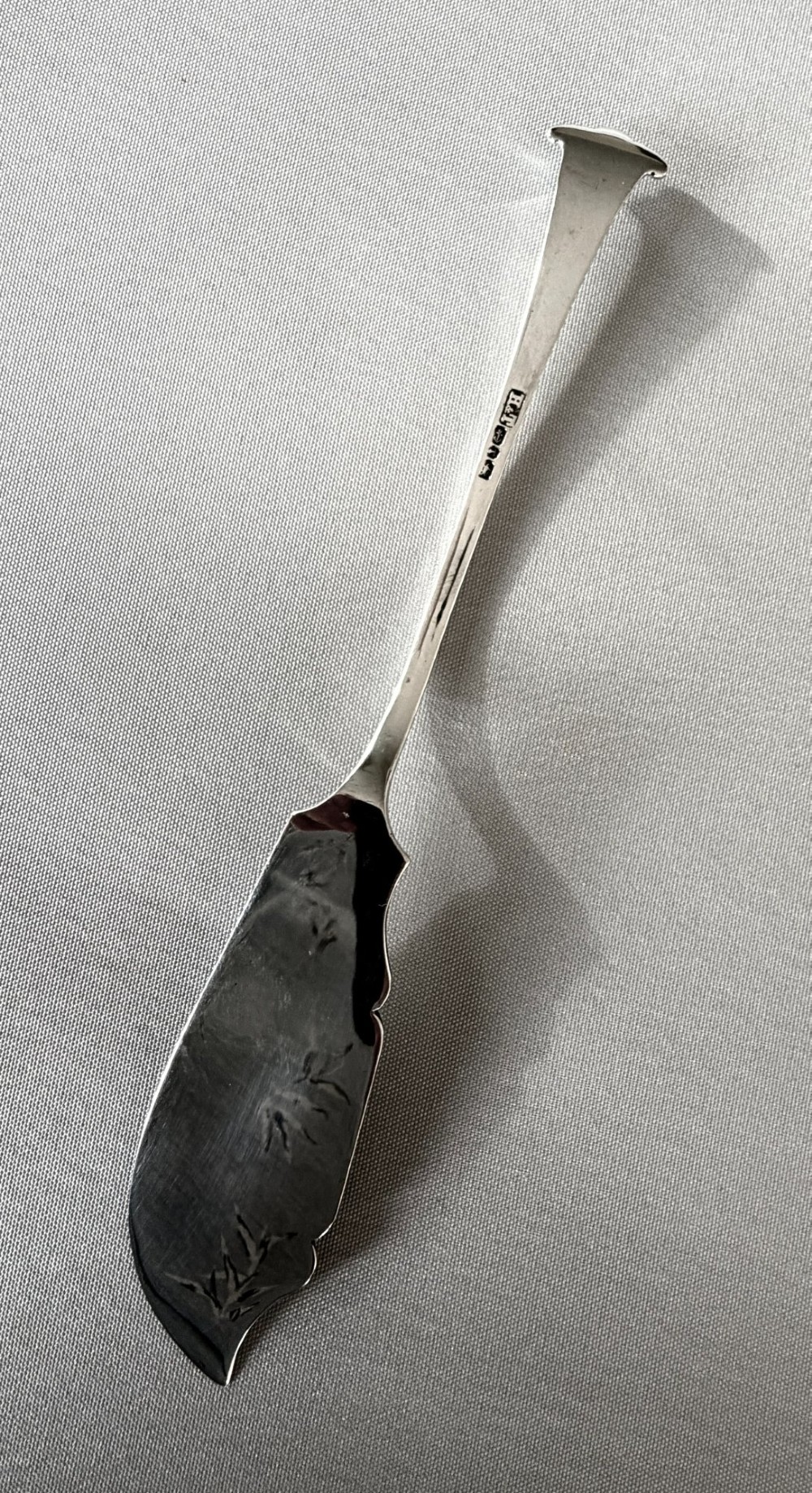 A sought after Onslow pattern Victorian silver butter knife View IV