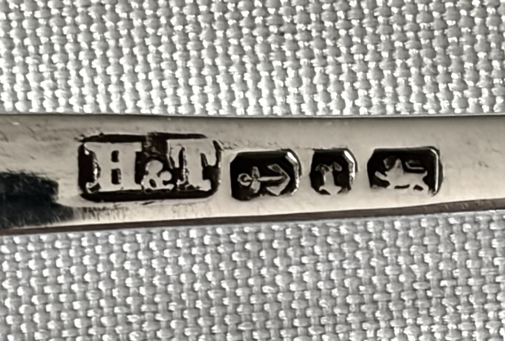 A sought after Onslow pattern Victorian silver butter knife View V