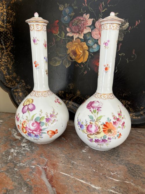 A LARGE PAIR OF 19THC SITZENDORF VASES WITH COVERS OF BULBOUS FORM HAND PAINTED FLORAL DECORATION - ADDITIONAL PHOTO 5