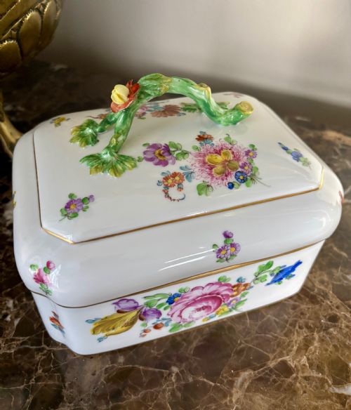 A LARGE CARL THIEME DRESDEN SUGAR BOX C19001910 - ADDITIONAL PHOTO 1