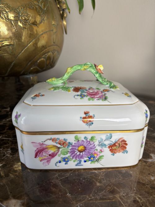 A LARGE CARL THIEME DRESDEN SUGAR BOX C19001910 - ADDITIONAL PHOTO 3