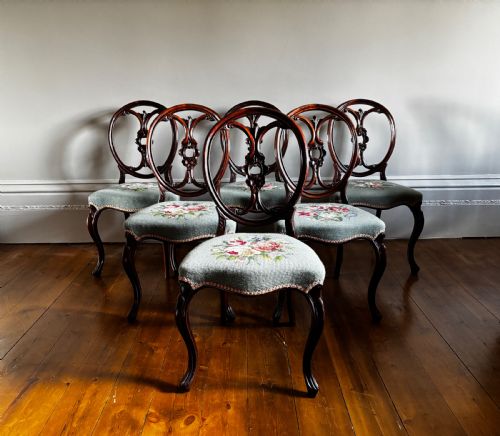 A QUALITY SET OF SIX VICTORIAN ROSEWOOD DINING CHAIRS WITH DUCK EGG BLUE NEEDLEPOINT SEATS - ADDITIONAL PHOTO 1
