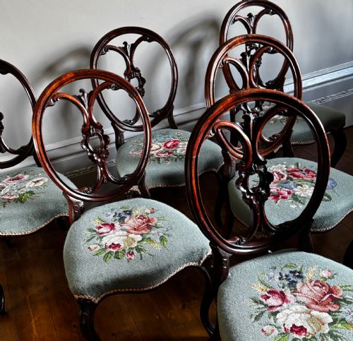 A QUALITY SET OF SIX VICTORIAN ROSEWOOD DINING CHAIRS WITH DUCK EGG BLUE NEEDLEPOINT SEATS - ADDITIONAL PHOTO 3
