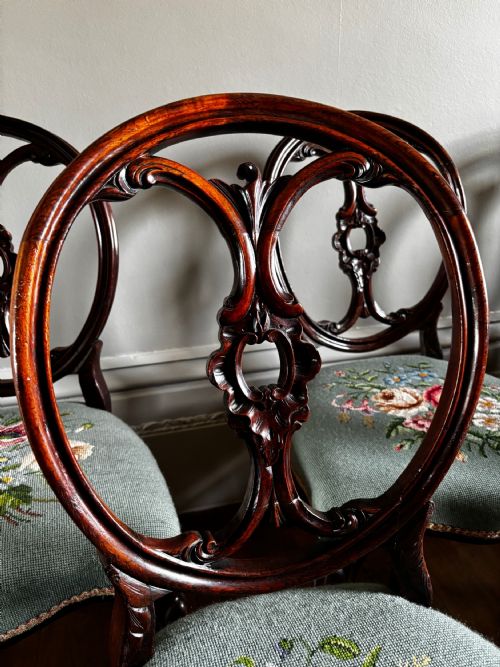 A QUALITY SET OF SIX VICTORIAN ROSEWOOD DINING CHAIRS WITH DUCK EGG BLUE NEEDLEPOINT SEATS - ADDITIONAL PHOTO 7