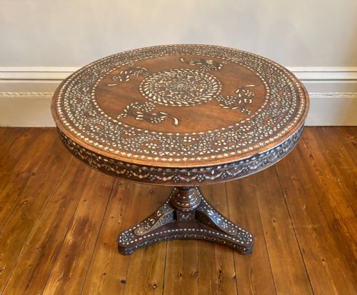 A 19TH CENTURY ANGLO INDIAN MOTHER OF PEARL INLAID PEDESTAL TABLE 85 CM DIAM - ADDITIONAL PHOTO 9