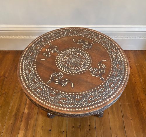 A 19TH CENTURY ANGLO INDIAN MOTHER OF PEARL INLAID PEDESTAL TABLE 85 CM DIAM - ADDITIONAL PHOTO 14