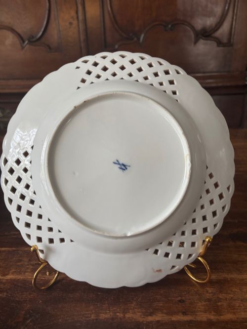 MEISSEN RETICULATED PLATE EXOTIC BIRDS 18801900 CROSSED SWORDS MARK - ADDITIONAL PHOTO 6